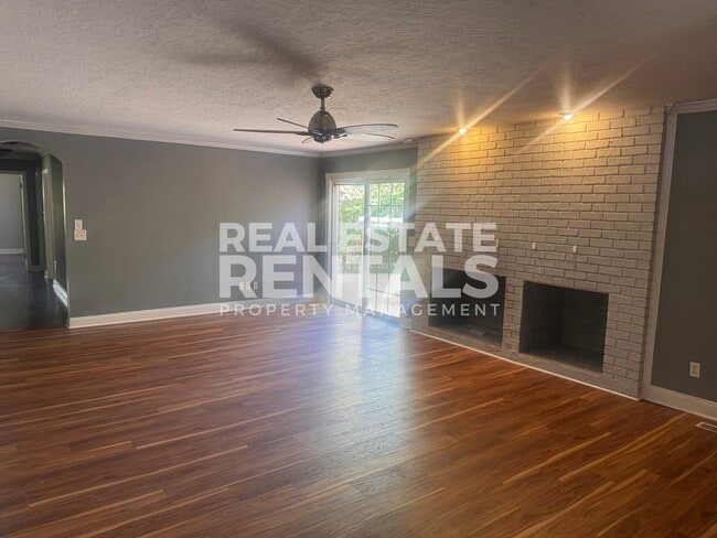 Building Photo - 514 Country Club Pl