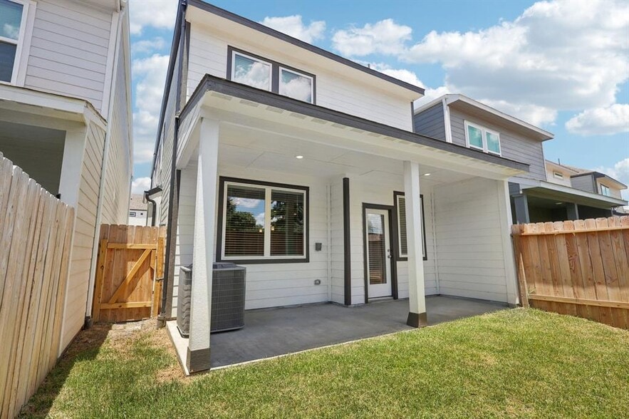 Building Photo - 17127 White Acer Way