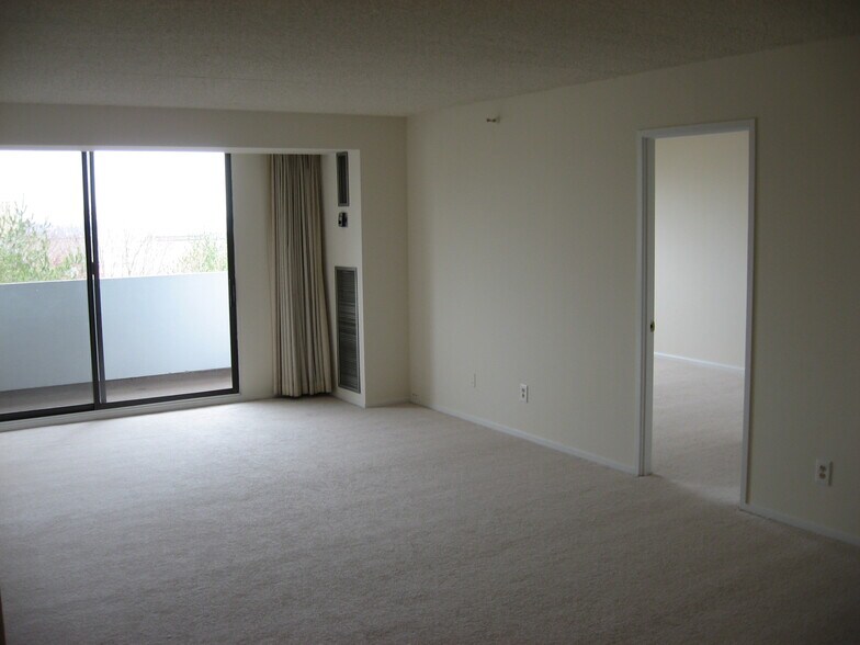 Building Photo - 5911 Edsall Rd., APT #705