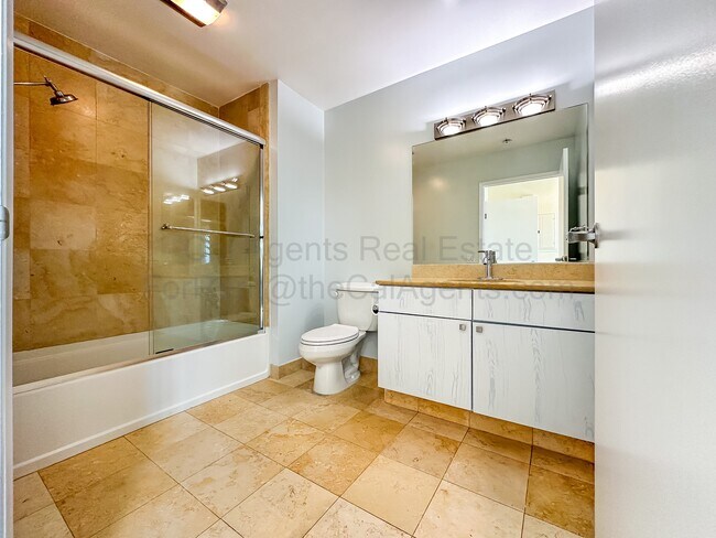 Building Photo - 1 Lakeside Dr