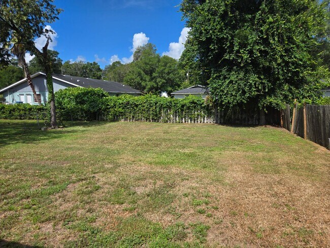 Building Photo - Bright 2BR/2BA Home with Garage