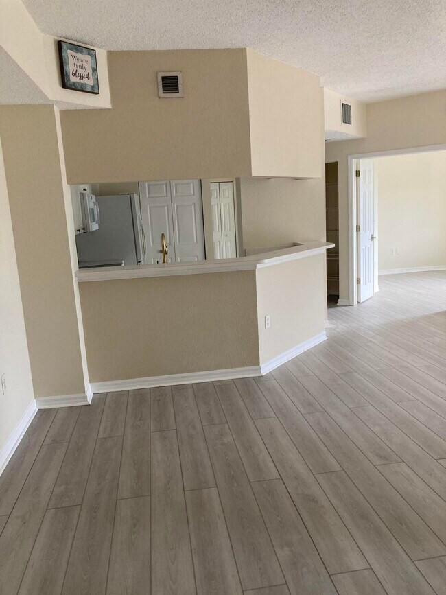 Building Photo - 3018 Alcazar Pl