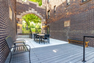 Building Photo - Treehouse Apartments