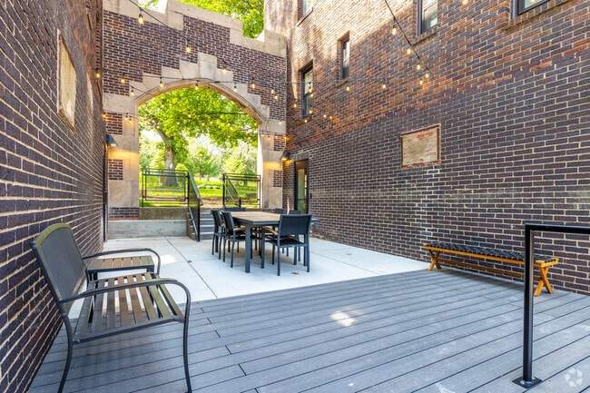 Building Photo - Treehouse Apartments