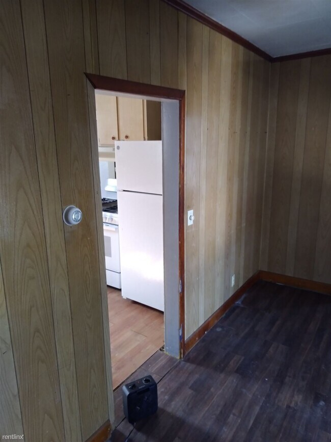 Building Photo - 3 br, 1 bath House - 212 South Street