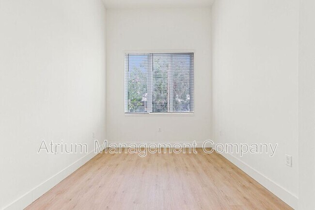 Building Photo - 221 S Bumby Ave