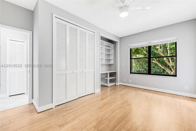 Building Photo - 1256 Manor Dr S