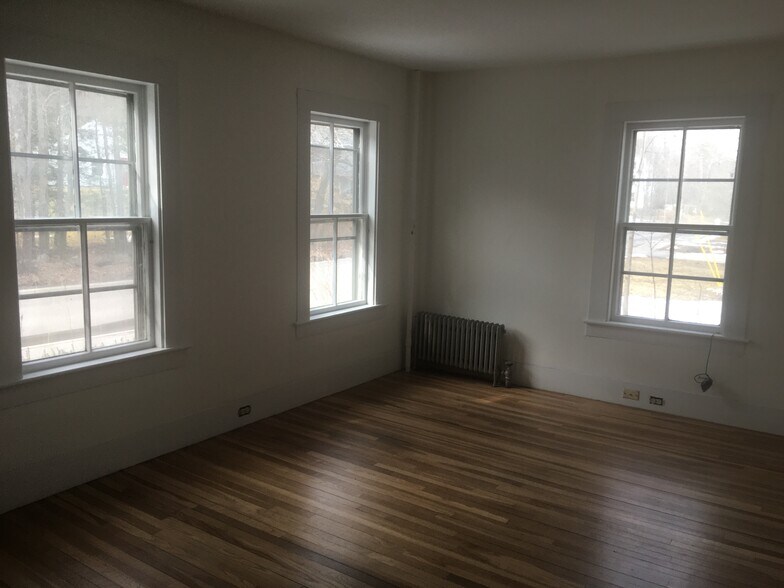 Living room - 468 Union St