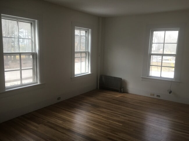 Living room - 468 Union St