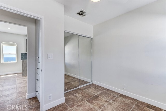 Building Photo - 3305 Highland Ave