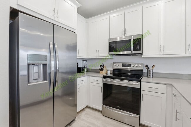 Building Photo - Fully-Furnished End Unit Gilbert Home in Warner Meadow Community