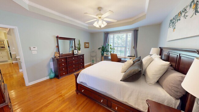 Building Photo - 5 Bedrooms with Golf Course Views in Carol...