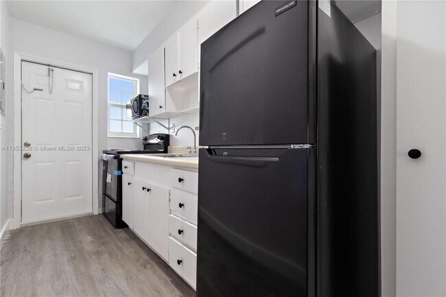 Building Photo - 1 bedroom in Miami FL 33162