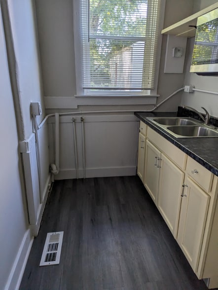 Building Photo - 1817 Columbia St