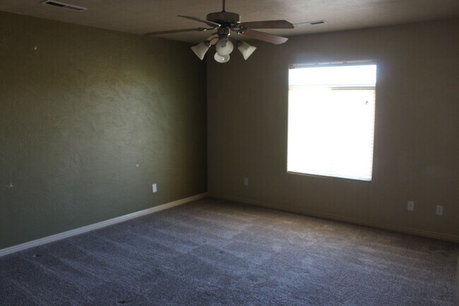 Building Photo - Fox Cove Unit