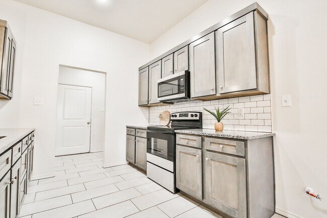 Building Photo - PRE-LEASING FOR A JULY MOVE-IN!! Great 2 Bedroom, 2 Bath Townhouse in Escondido - Frenship ISD