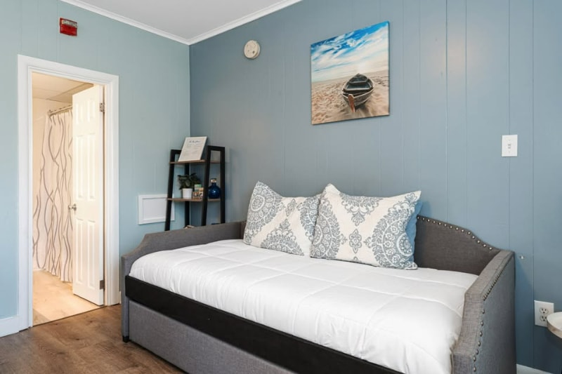 Building Photo - 46 E Grand Ave