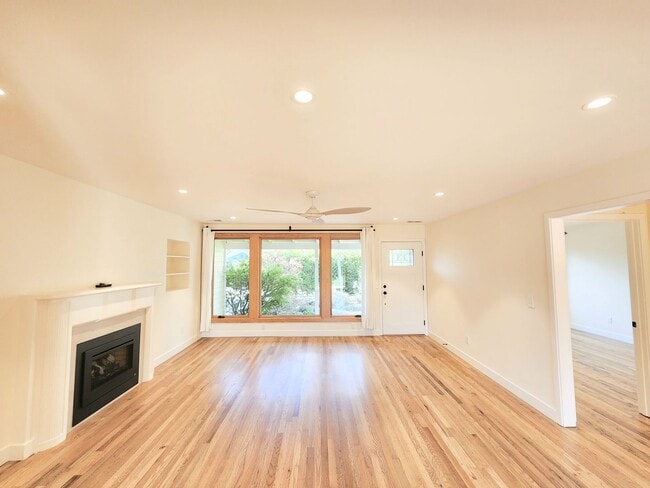 Building Photo - Two bedroom house in Redwood City