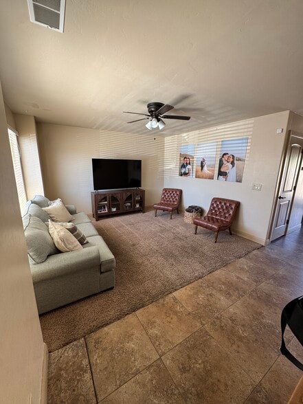 Living Room - 920 25 E St