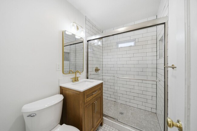Building Photo - 1348 E 45th Pl