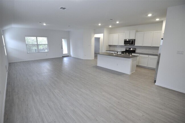 Building Photo - 1537 Chapel Rnch Rd