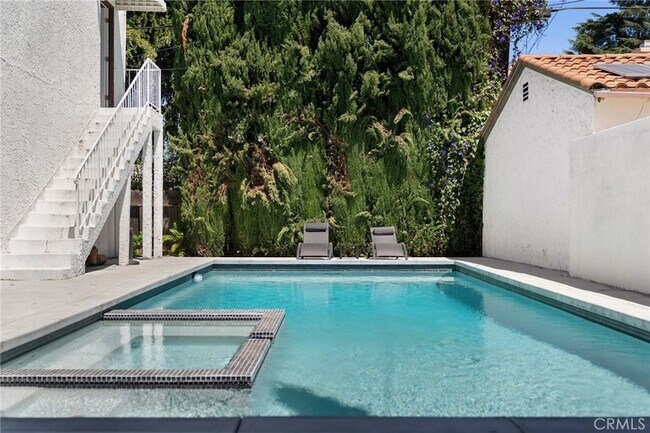 Building Photo - 4630 Cedros Ave
