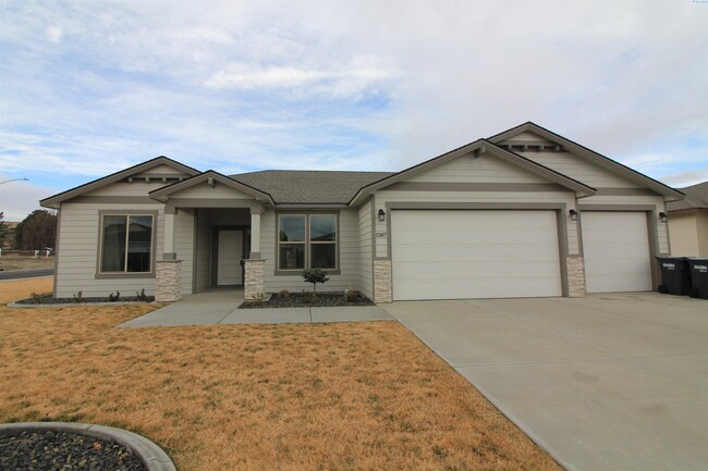 Primary Photo - 4 Bed/2 Bath in South Richland Home