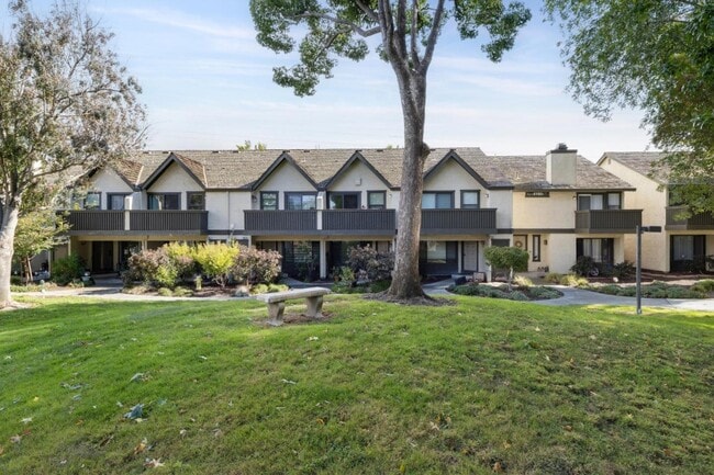 Building Photo - 646 S Ahwanee Terrace