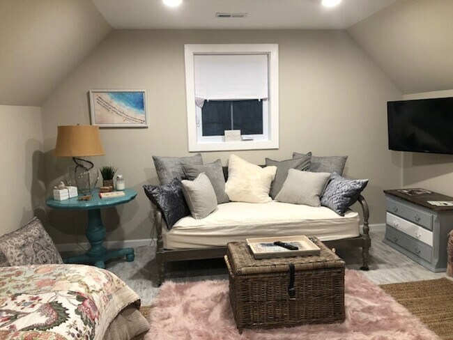 Building Photo - Stunning Home in Rose Hill! $1,000 October...