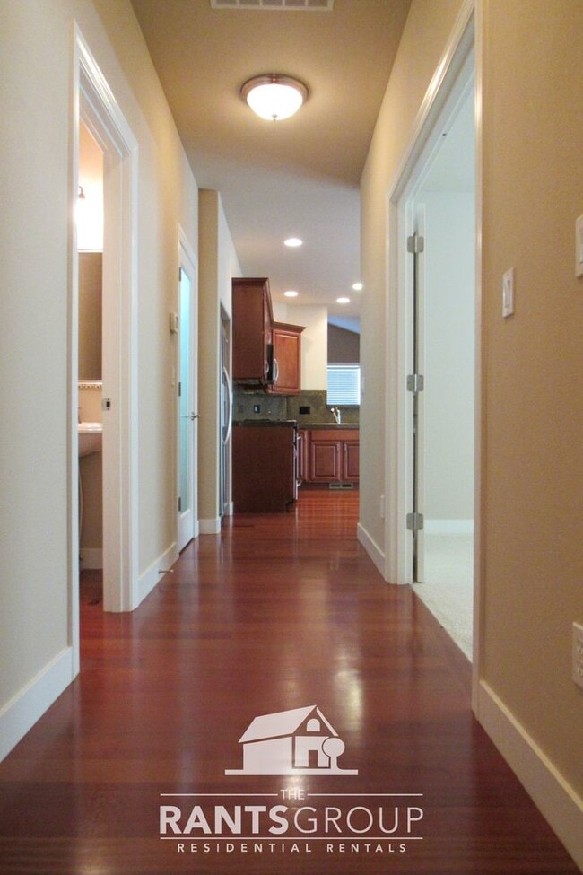 Building Photo - Spacious Single-Family Home in Olympia’s I...