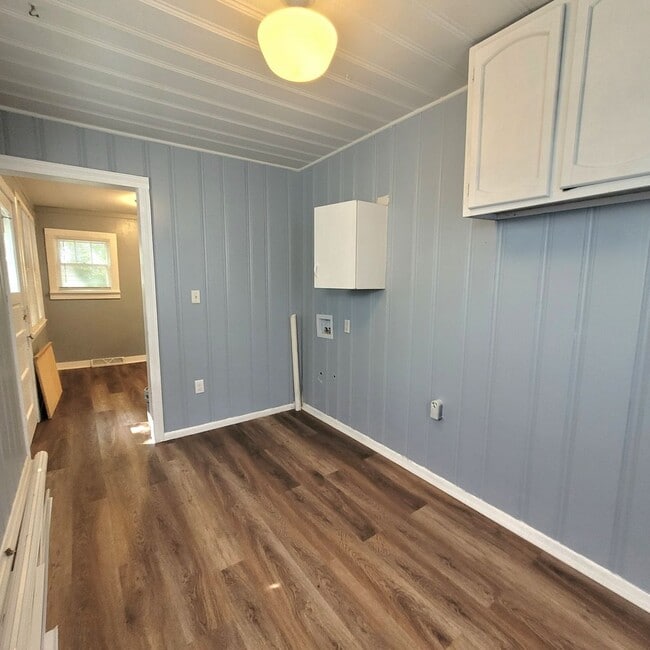 Building Photo - Large Updated House with Garage!