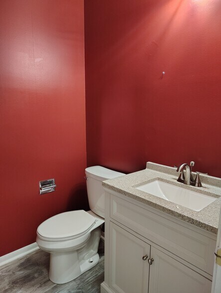 Building Photo - 667 Woodhaven Dr