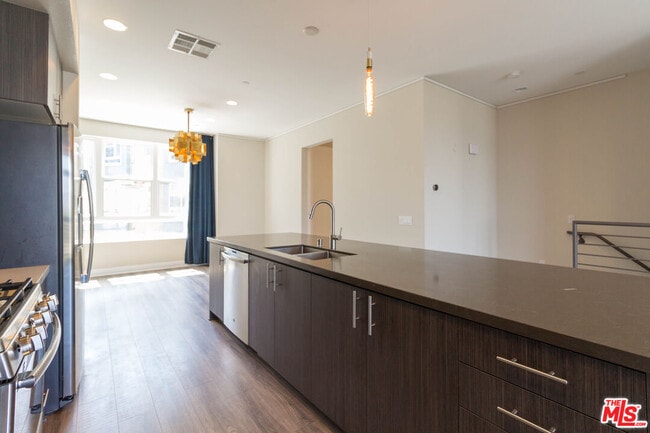 Building Photo - 2753 Waverly Dr