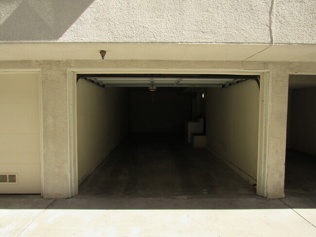 Building Photo - 5145 Yarmouth Ave