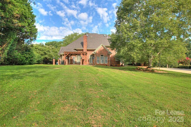 Building Photo - 1222 Weddington Hills Dr