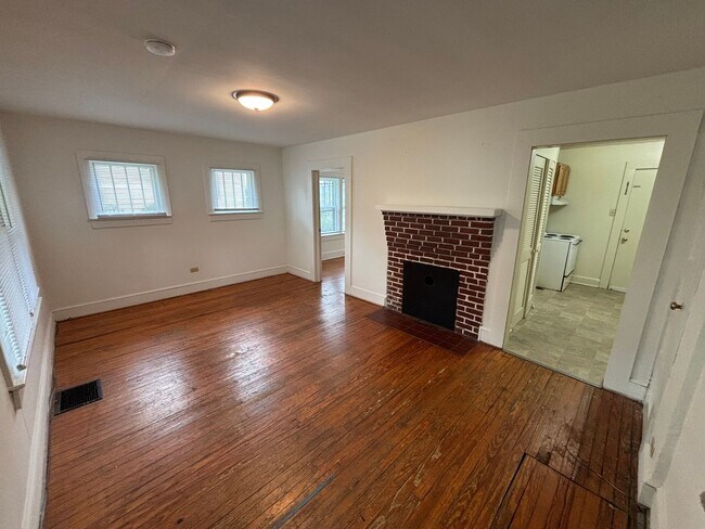 Building Photo - 3 Bedroom 1 Bath House