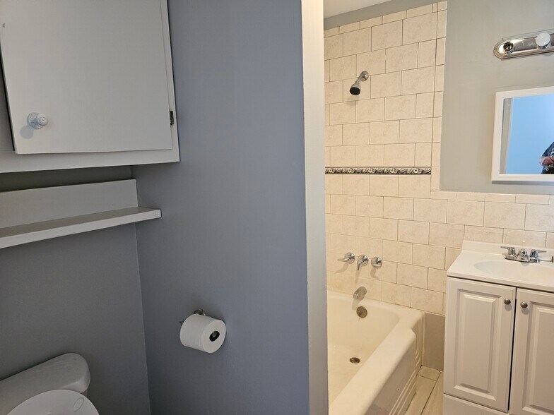 Building Photo - 53 Grove St