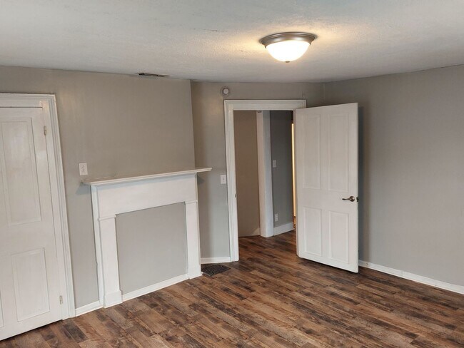 Building Photo - 607 Winthrop St