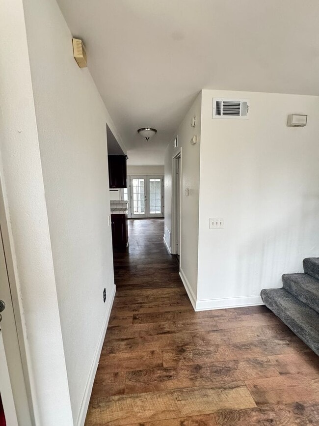 Building Photo - Welcome home to this charming and cozy corner-unit condo in the heart of Rancho Cucamonga!