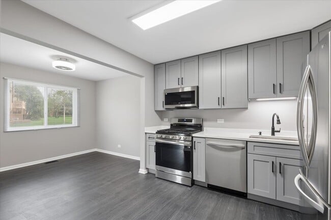 Building Photo - 225 Thornapple Ct