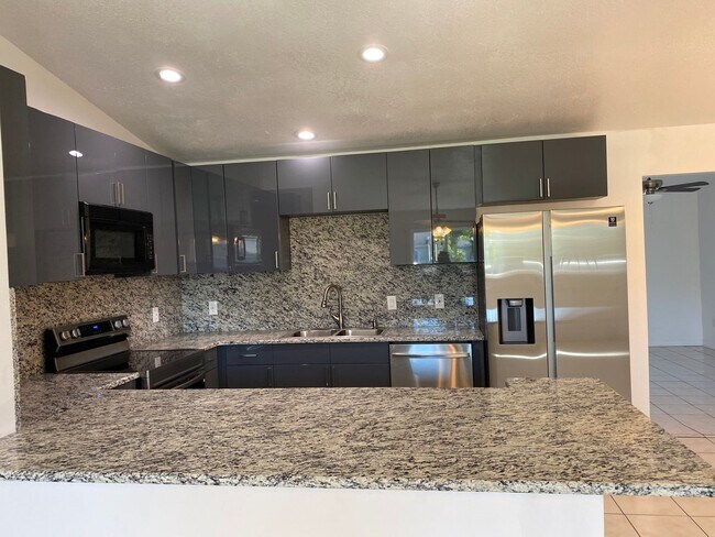 Building Photo - FULLY RENOVATED and spacious 4-bedroom, 2-...