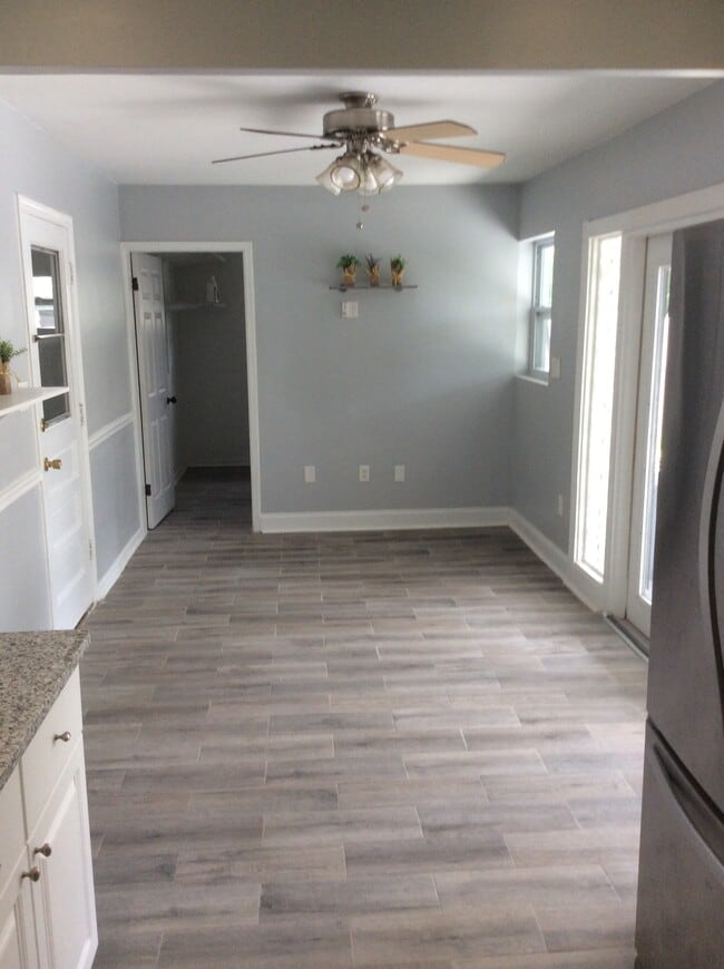 Building Photo - 1401 Silverstone Ave