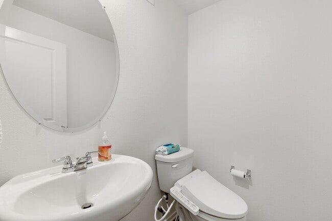 Building Photo - Spacious 4 Bedroom, 2.5 Bathroom Home with...