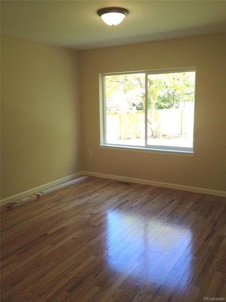 Building Photo - 5958 S Lakeview St