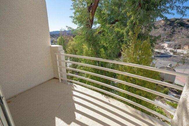 Building Photo - Charming 3-Bedroom Townhome with Dual Fireplaces and Pool Access in Stevenson Ranch!