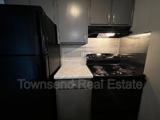 Building Photo - 5866 Century Oaks Dr