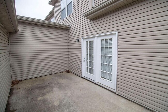 Building Photo - 1932 Center St