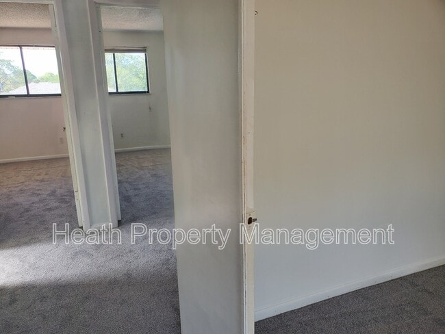 Building Photo - 4624 Landscape Dr