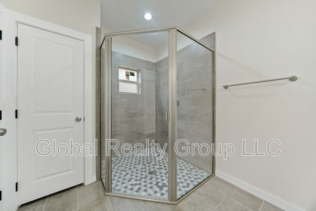 Building Photo - 2675 Fairwood Dr