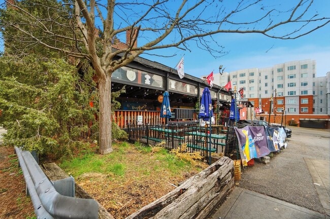 Building Photo - 6 bed/2 bath on Wheeler St., Mins. from UC for Only $650/pp ($3900/mo)!